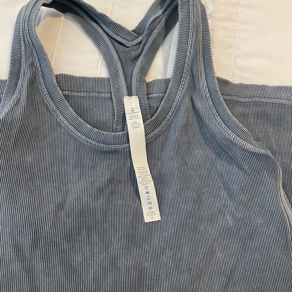 Lululemon tank - Picture 5 of 5